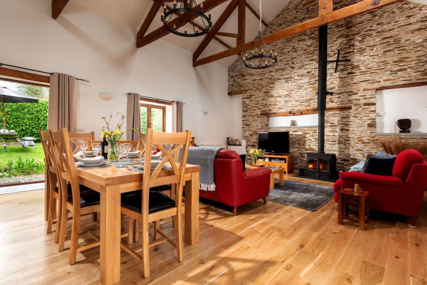 Threshing Barn at East Trenean Farm -Stunning Cornish Cottage sleeping 6 with hot tub, private garden, rural views and EV facilities view 4