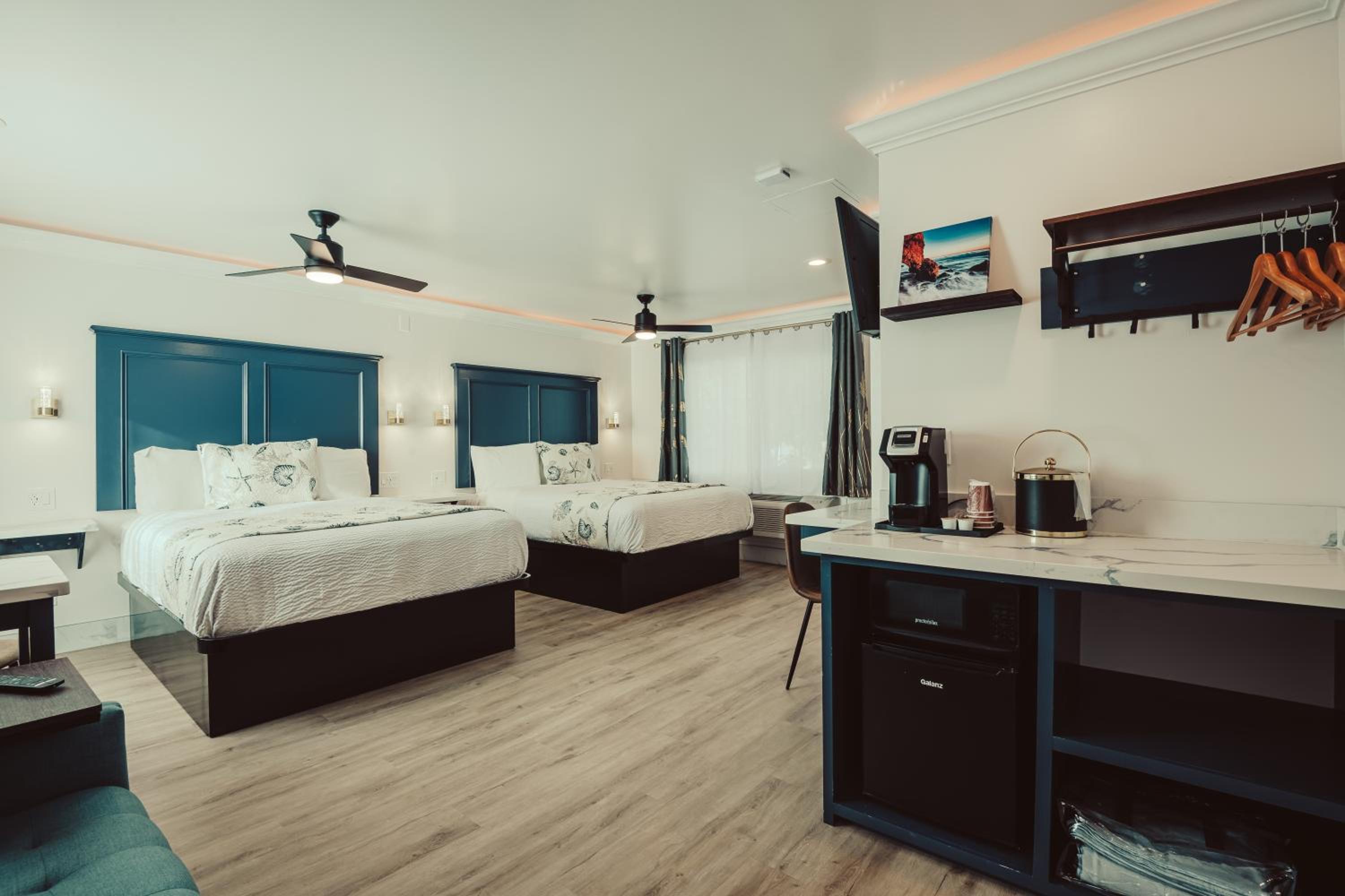 Blufftop Inn & Suites - Wharf/Restaurant District 8