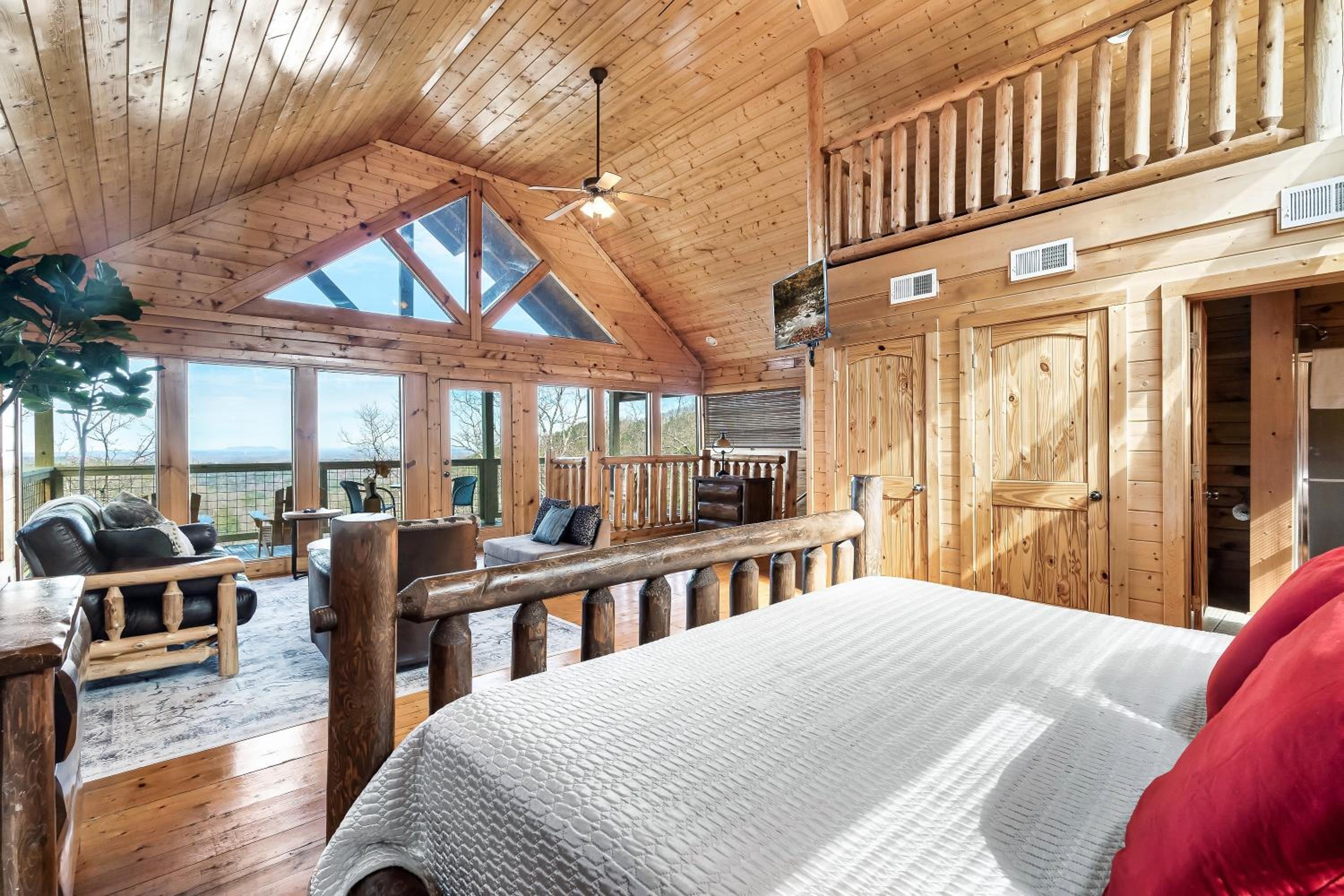 Amazing View, Hot tub, Game room, 4 mi to attractions, Pool Table, Arcade view 5