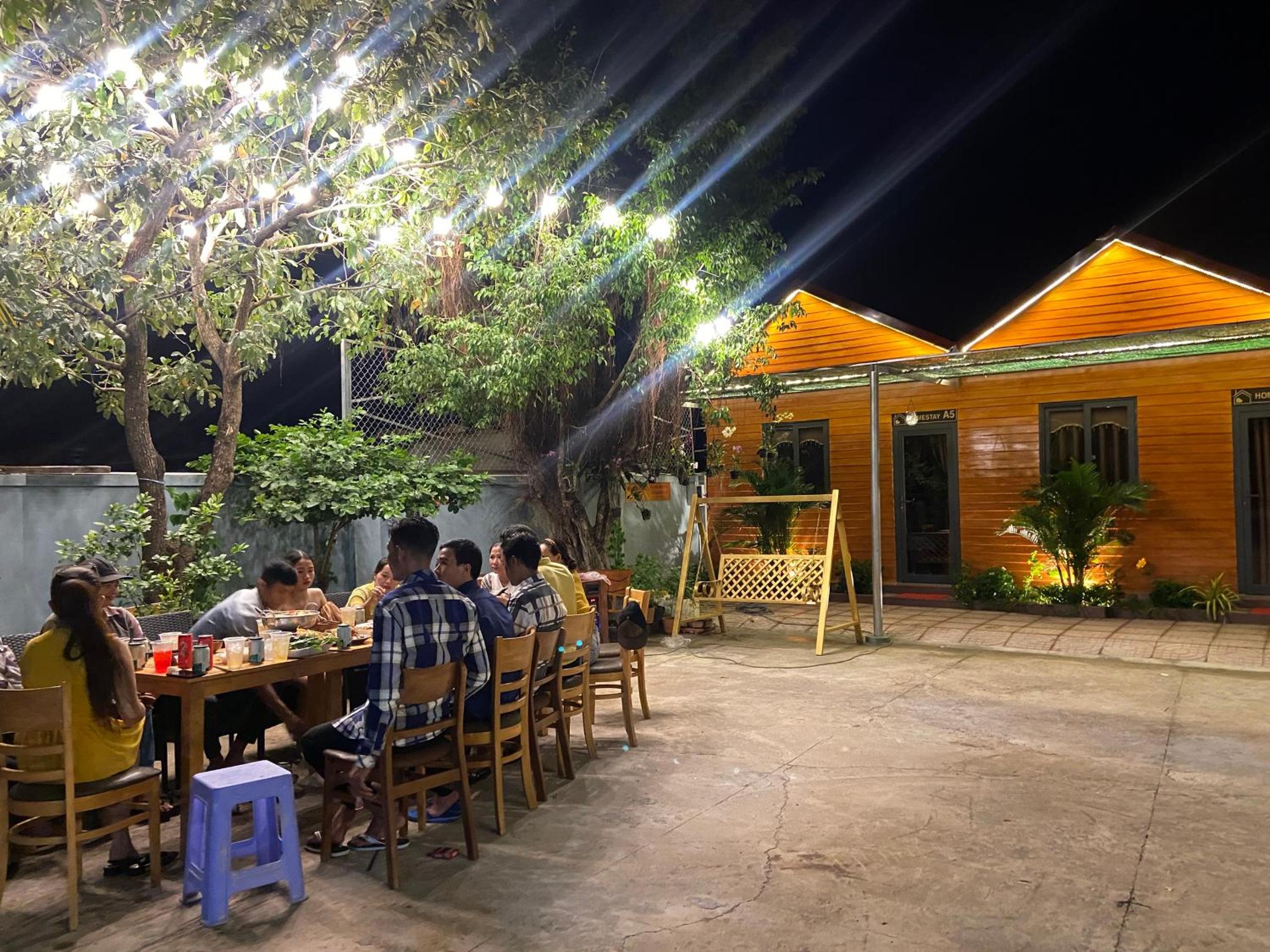Quang Vinh Hồ Tràm