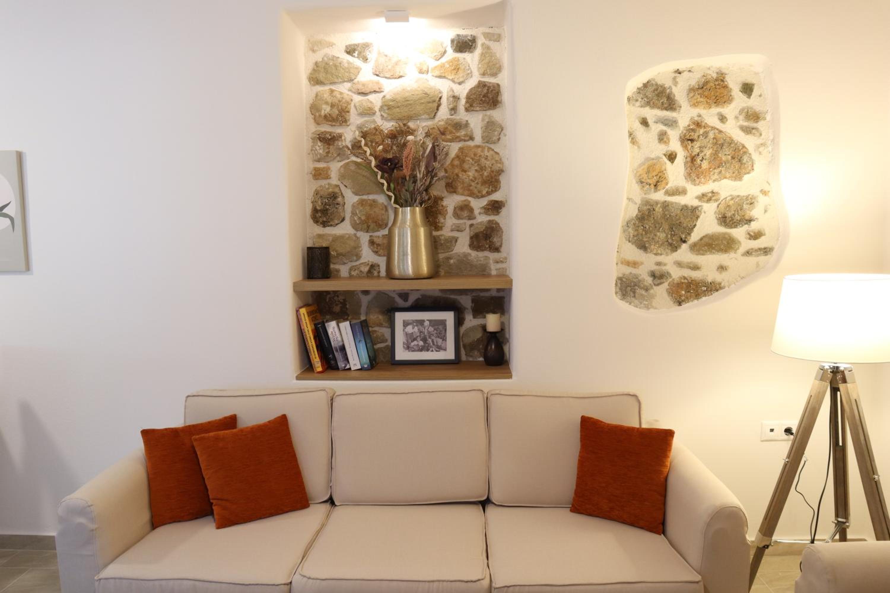 Elpida's house photo 3