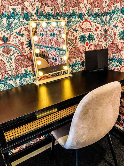 Darling Harbour stunning city location with pool, gym, wifi, Netflix