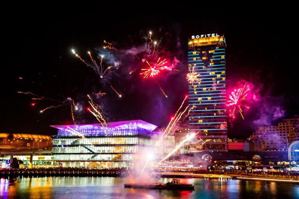 Darling Harbour stunning city location with pool, gym, wifi, Netflix