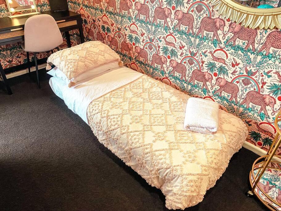 Darling Harbour stunning city location with pool, gym, wifi, Netflix