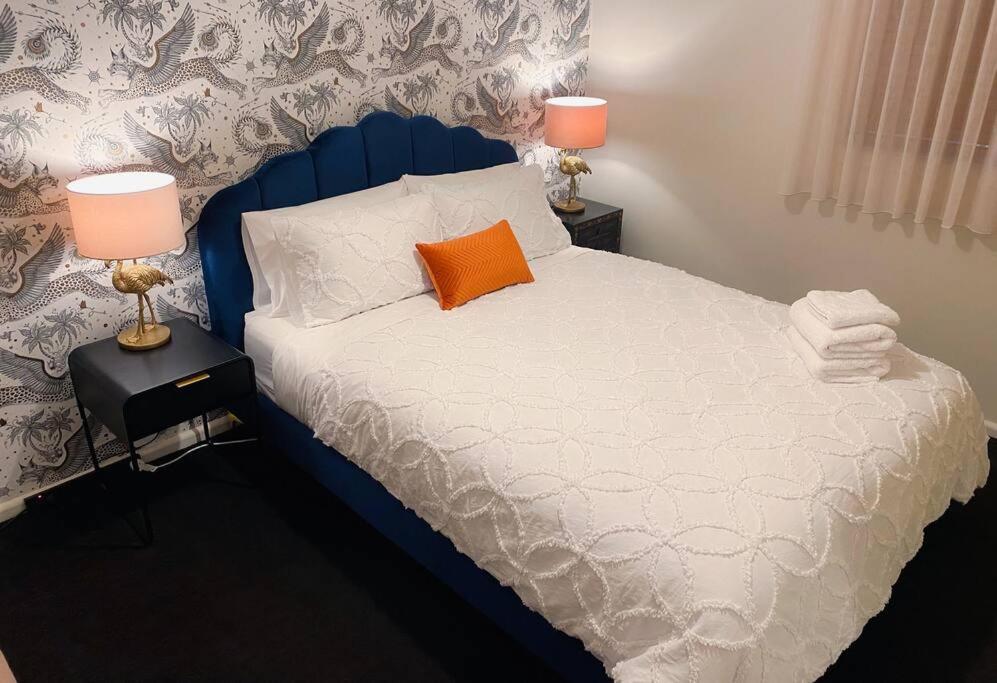 Darling Harbour stunning city location with pool, gym, wifi, Netflix