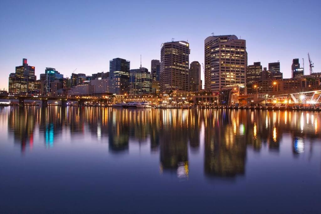 Darling Harbour stunning city location with pool, gym, wifi, Netflix