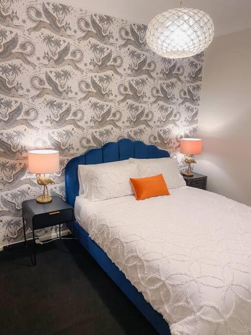 Darling Harbour stunning city location with pool, gym, wifi, Netflix