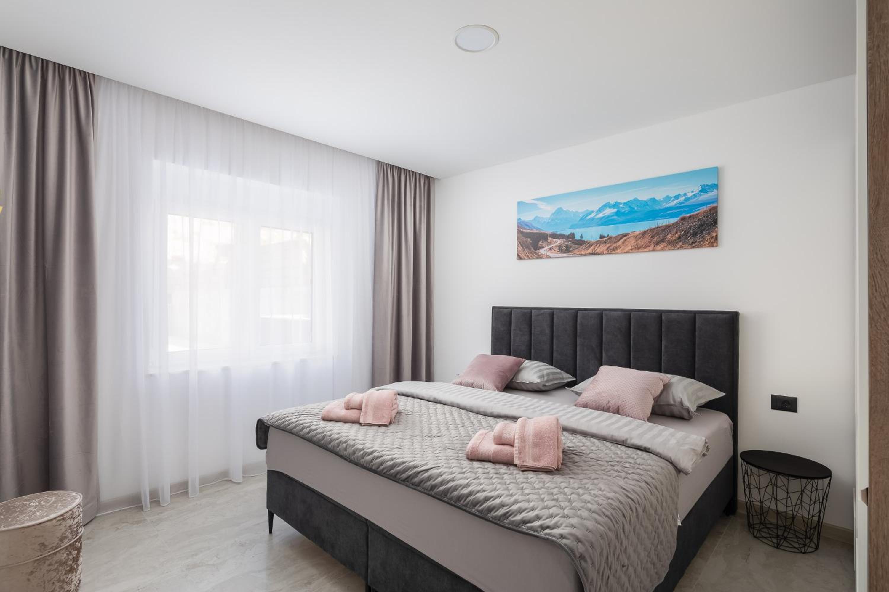 Luxury Apartment Lorena - Private Heated Pool - view 3