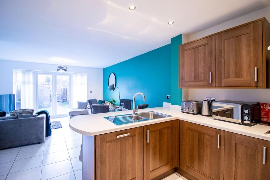 4BR Contractor Town House 2.5bathrooms, 2 free parking spaces managed by Chique Properties view 2