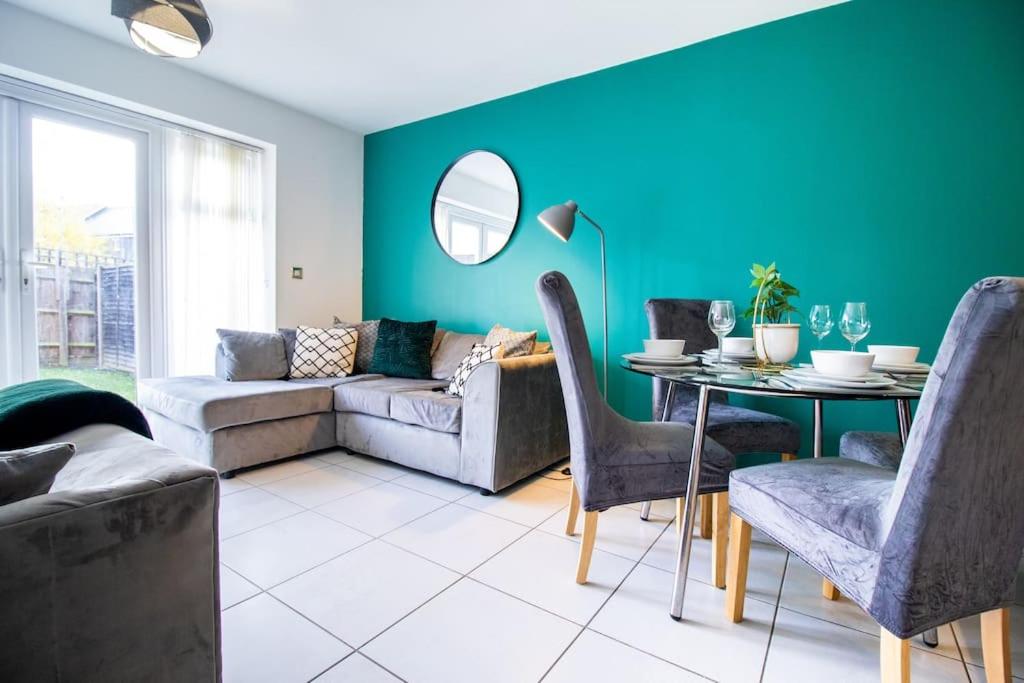 4BR Contractor Town House 2.5bathrooms, 2 free parking spaces managed by Chique Properties view 4