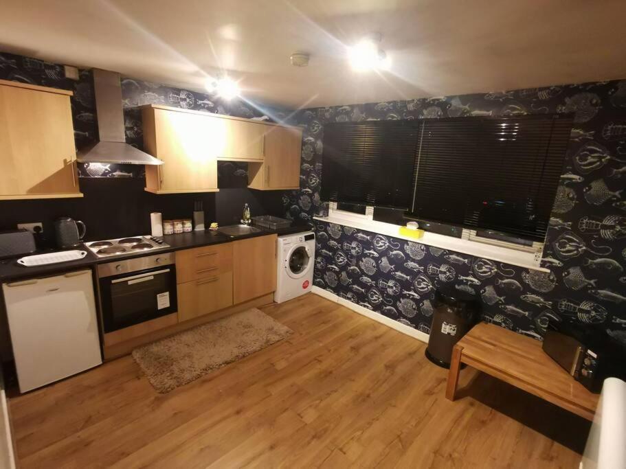 Lovely Centralised 1Bed Apt Near Town Centre & Beach - Free Wi-Fi & Parking view 5