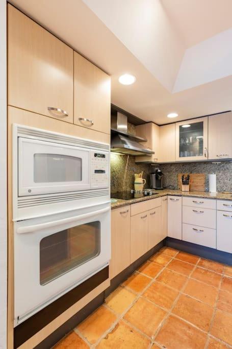 Private Gated horse farm minutes from the beach and downtown view 5