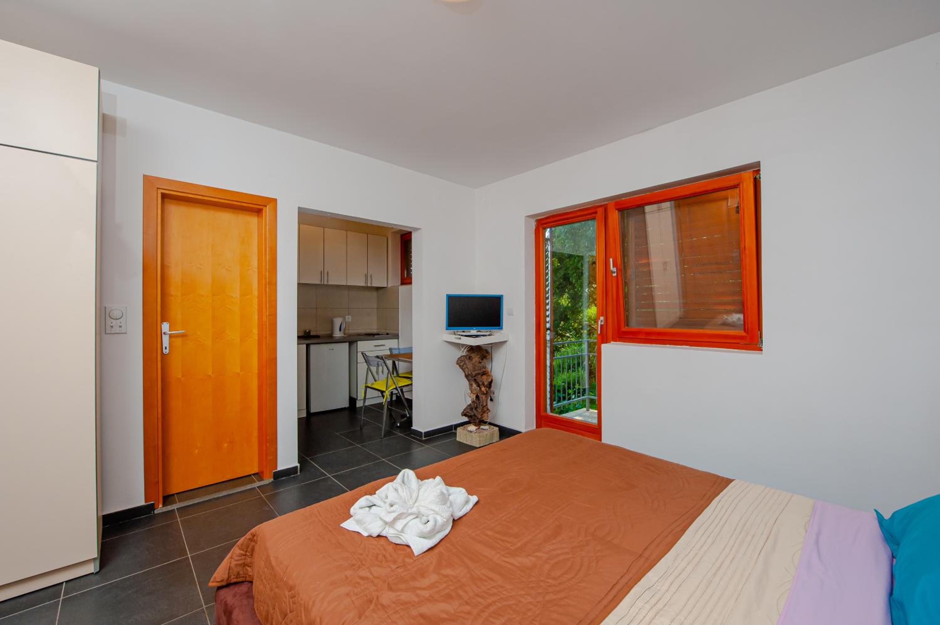Photo 8