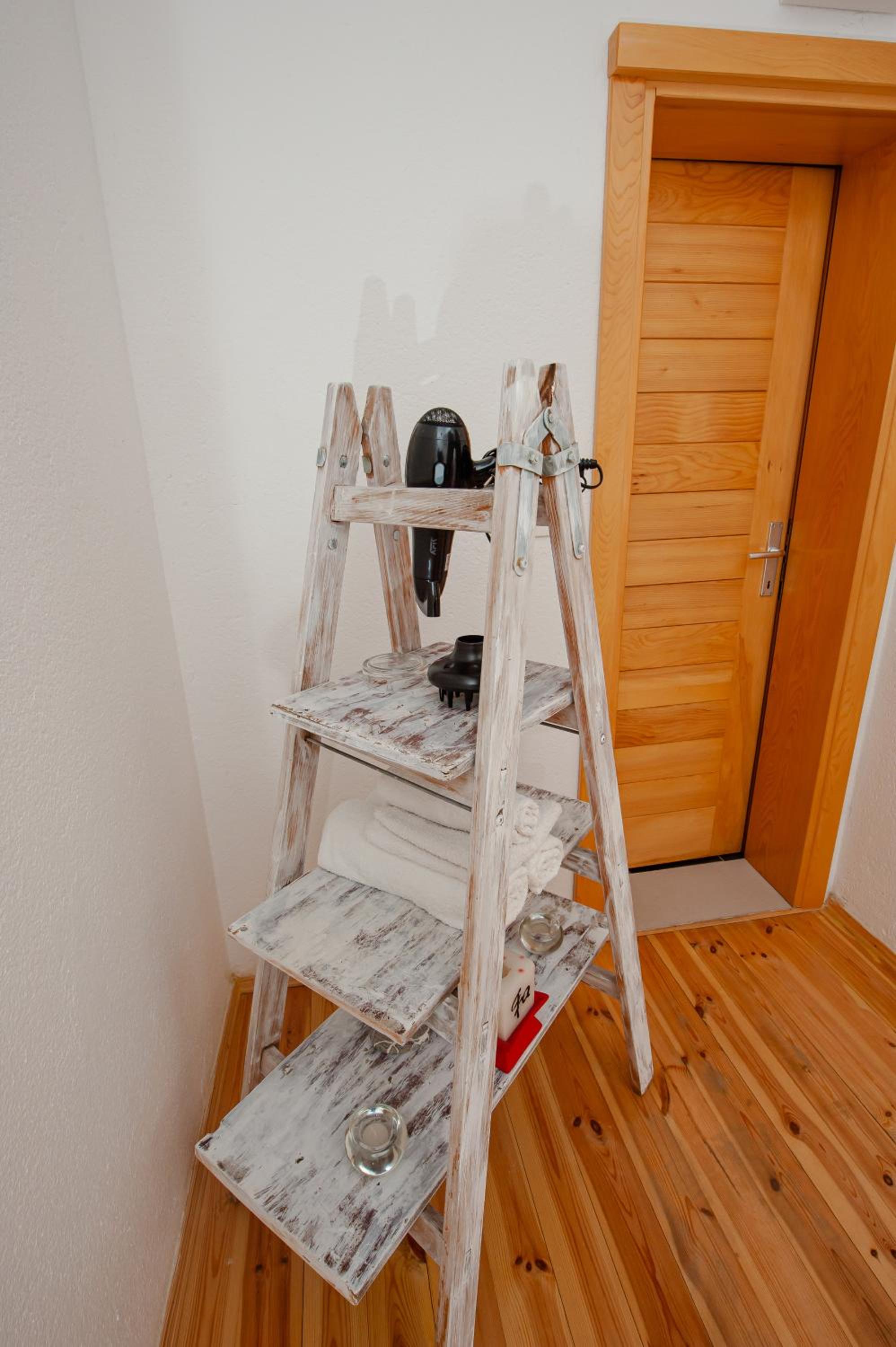 Photo 33