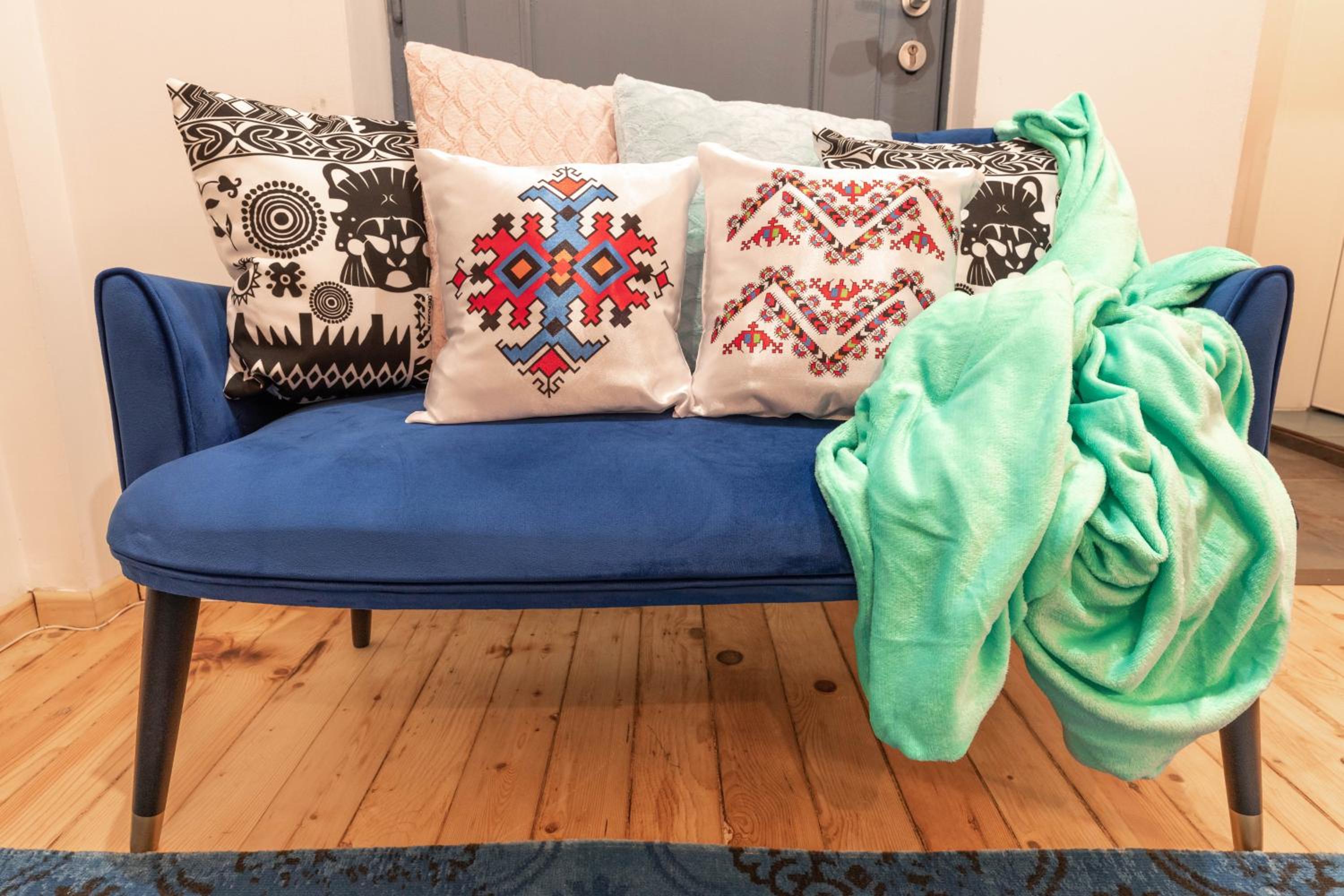 Vintage bohemian Paradise with Xbox Series X for BIG groups