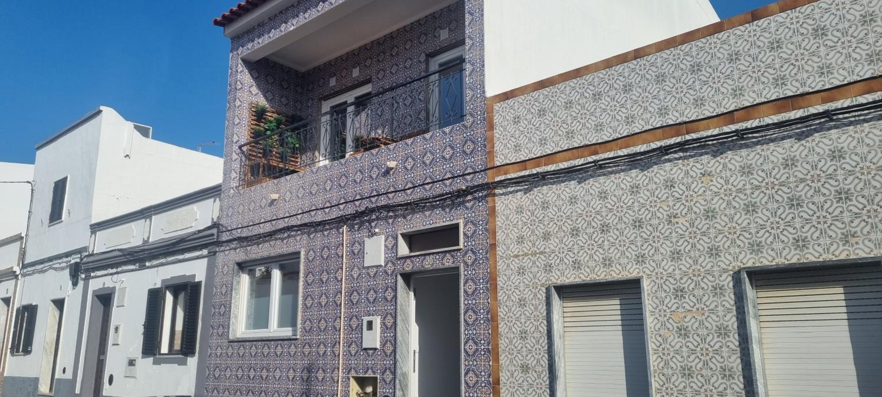 Hotel In Old Town With Pool - Image 1