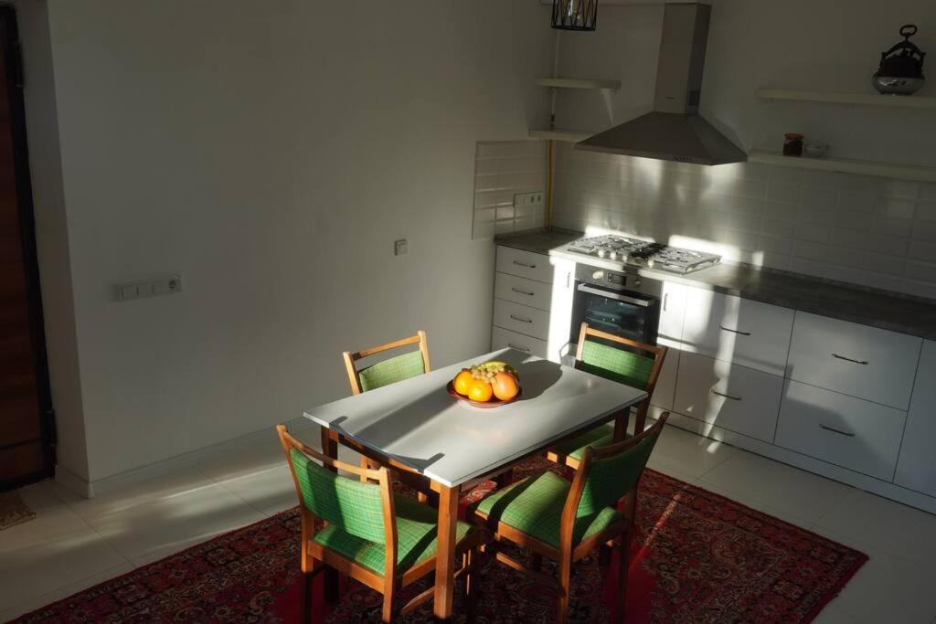 PATATES Guesthouse - Private Villa with Garden Near Lake Sevan, Martuni