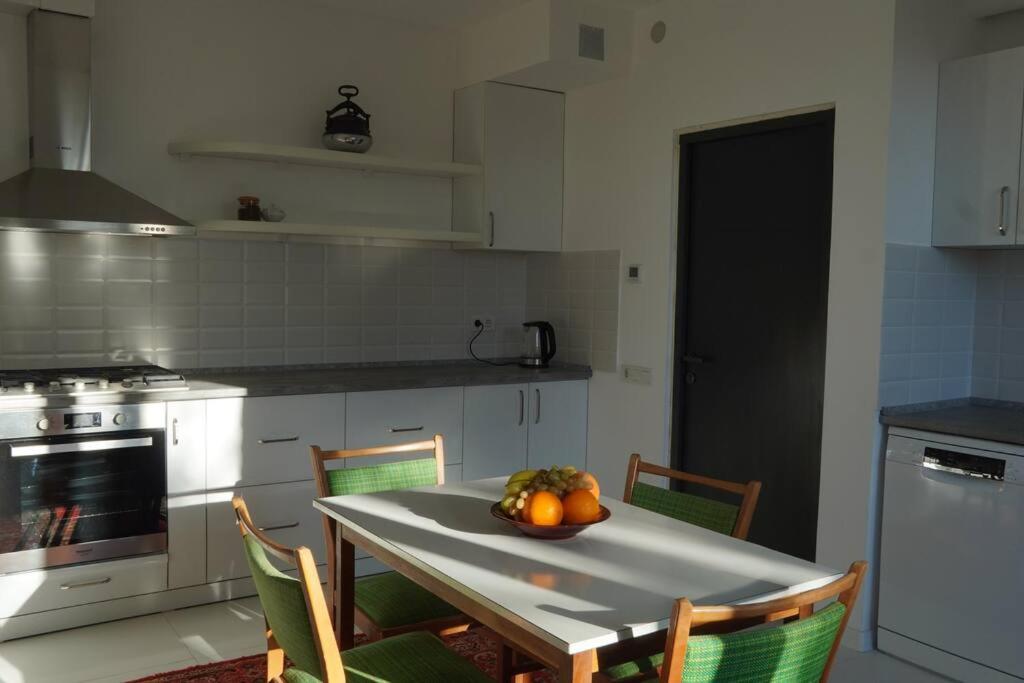 PATATES Guesthouse - Private Villa with Garden Near Lake Sevan, Martuni