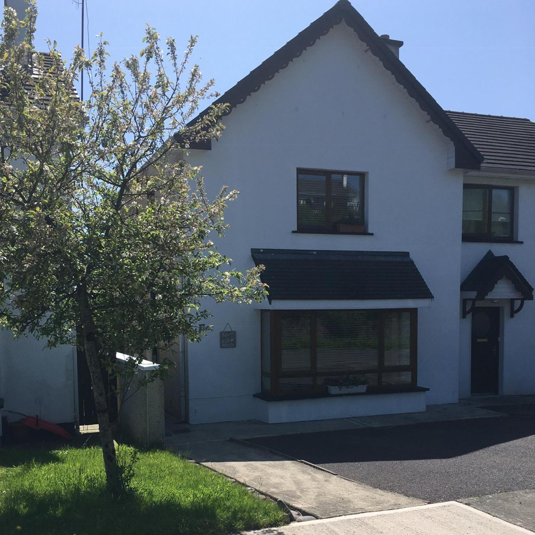 Summer Cottage in Kinsale Free Car Parking Included view 3