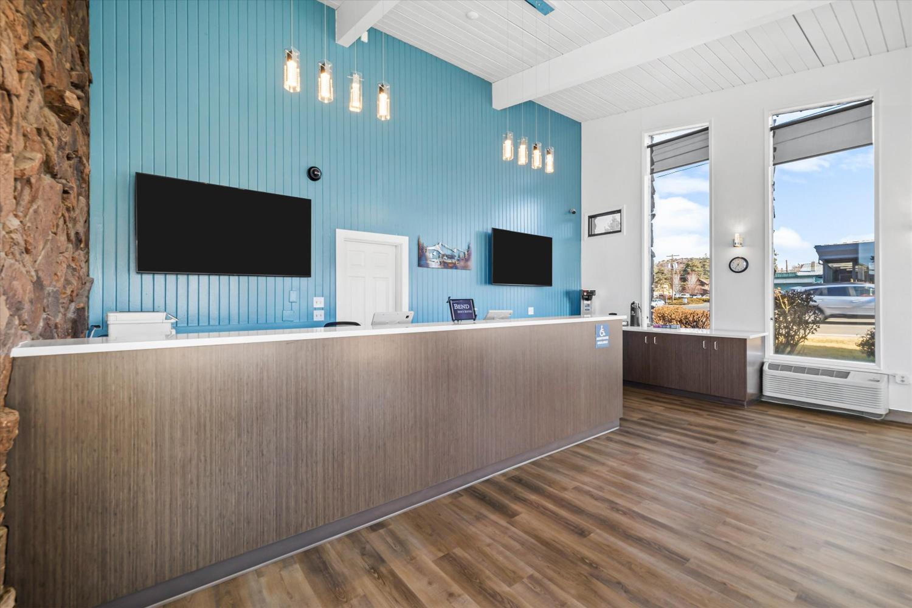 Bend Inn & Suites view 4