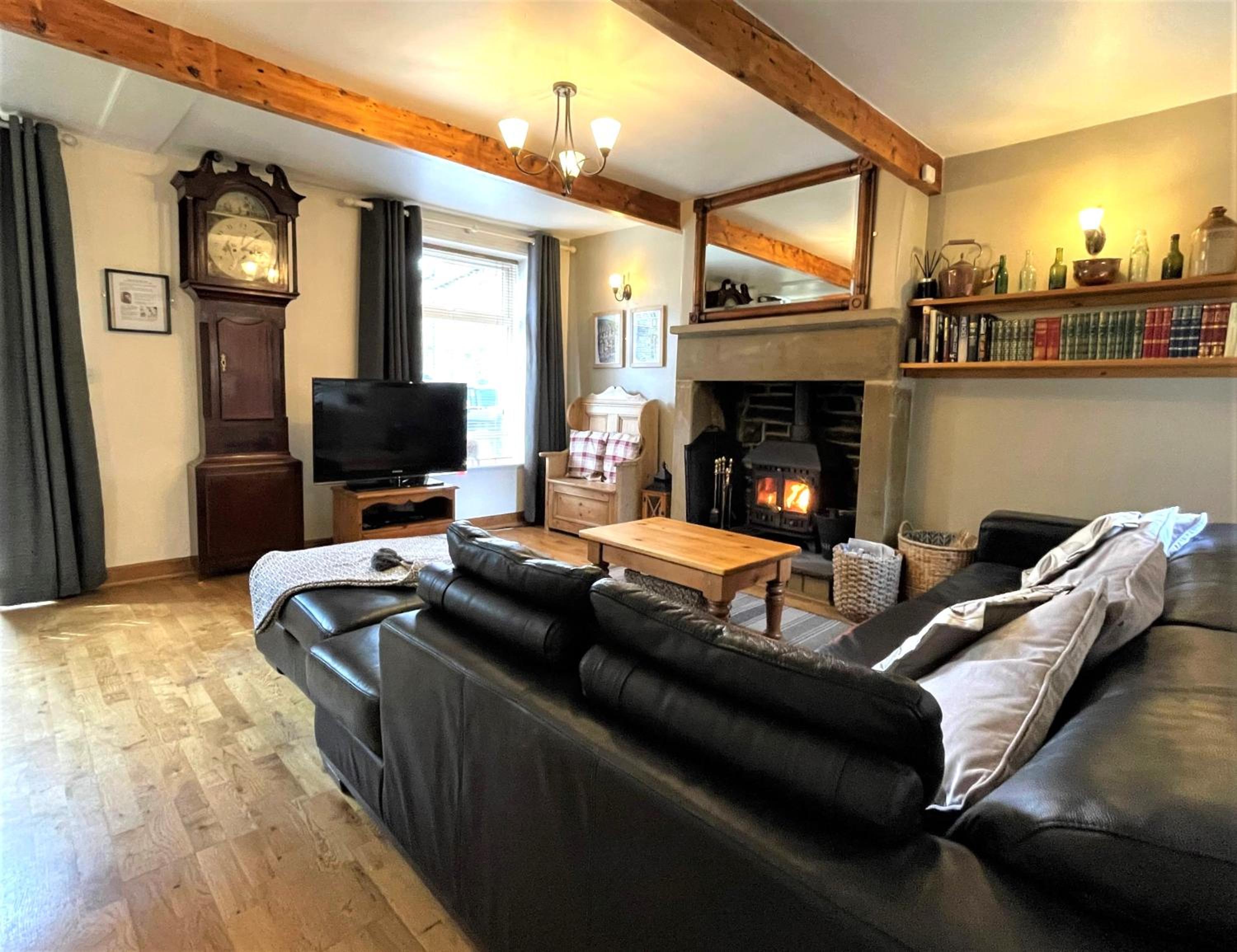 Mulberry Cottage with Wood Burner, Garden and Easy Parking