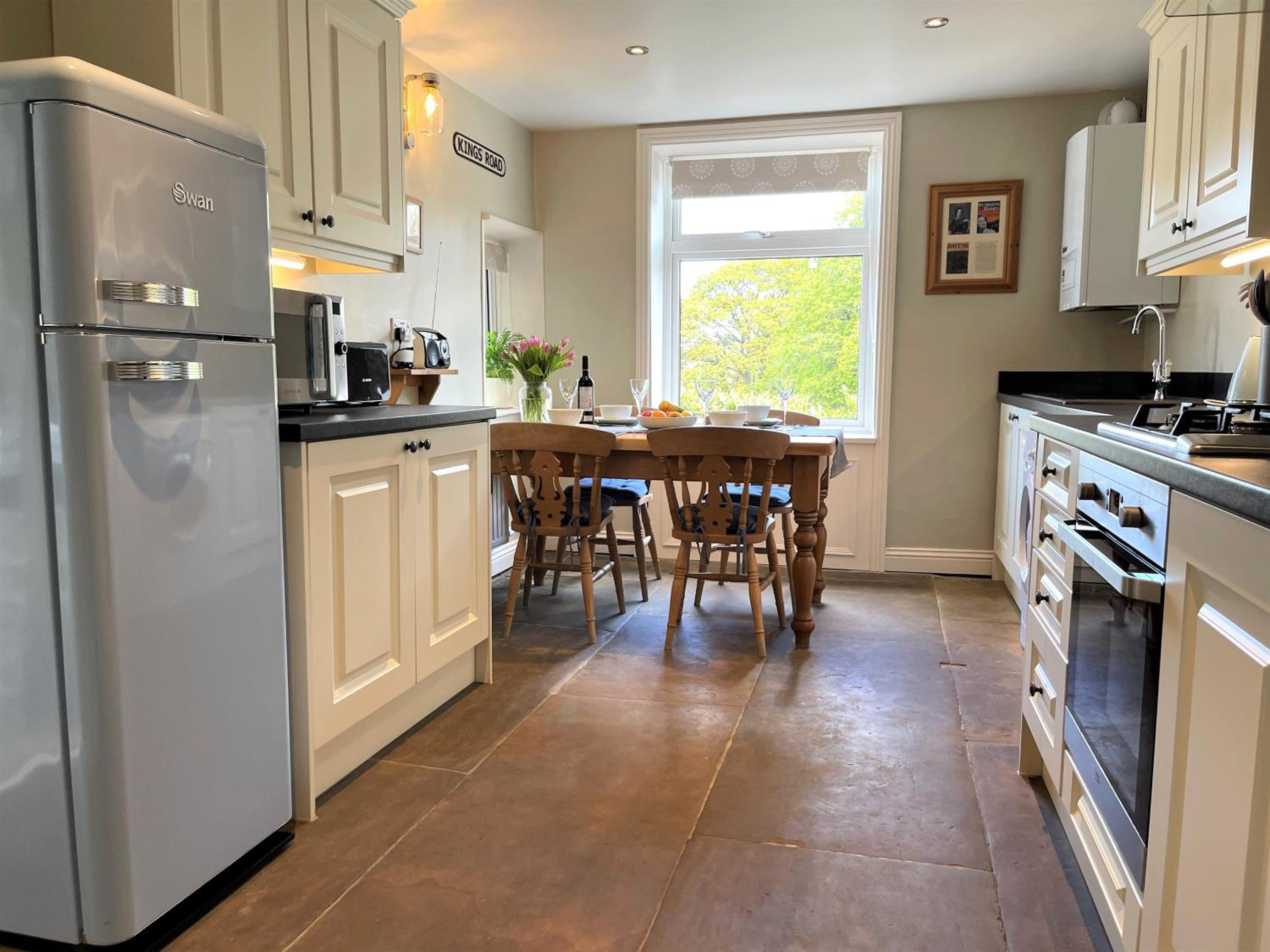 Mulberry Cottage with Wood Burner, Garden and Easy Parking