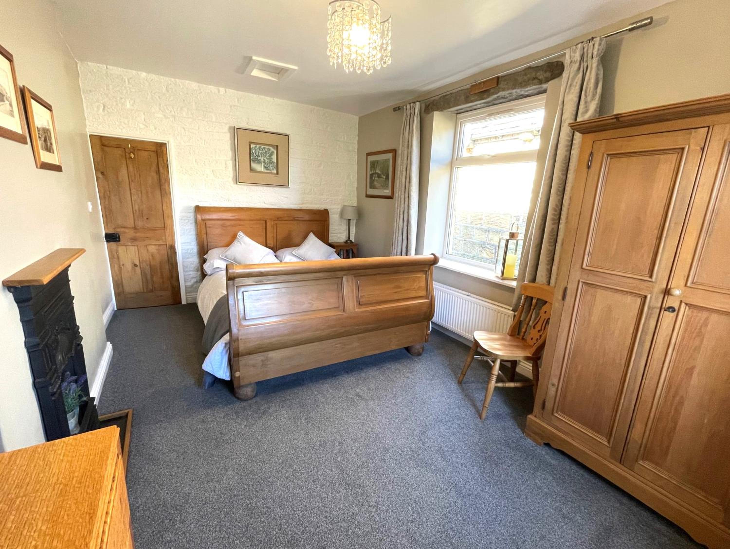 Mulberry Cottage with Wood Burner, Garden and Easy Parking