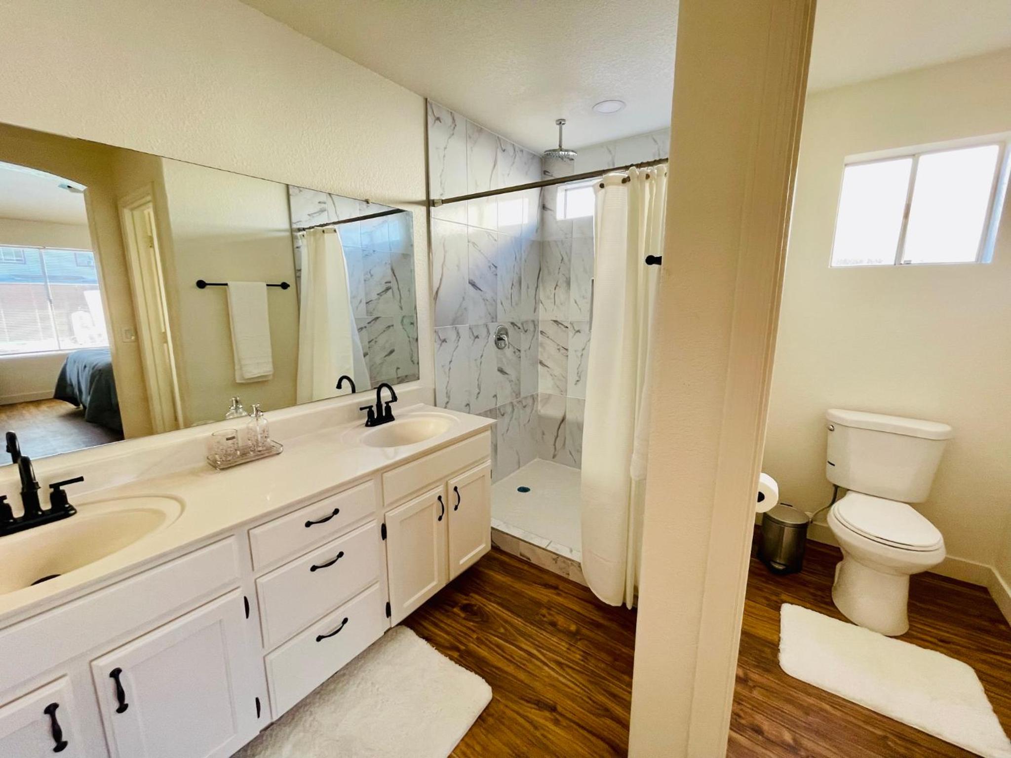 Glendale Gem with Pool & Office in Prime Location view 5
