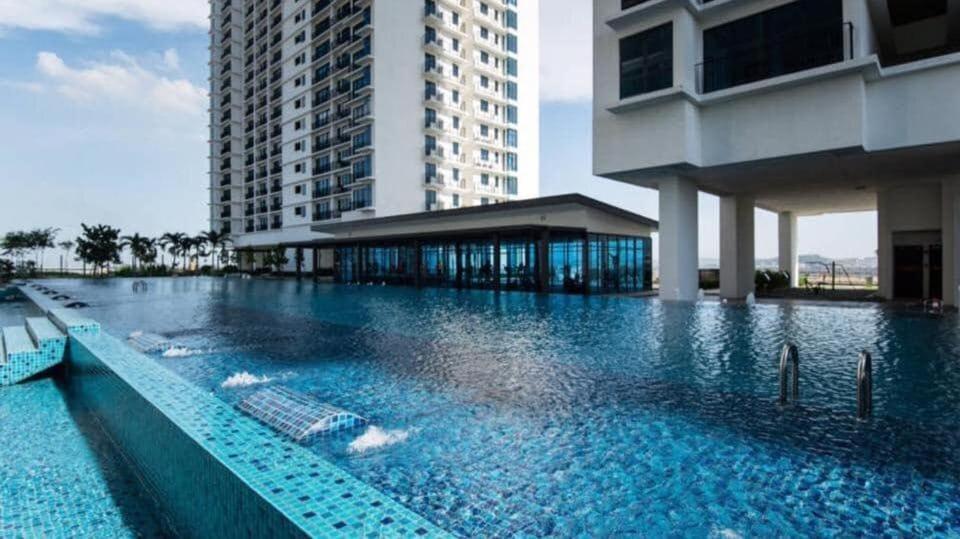 NH Homestay Trefoil Setia Alam