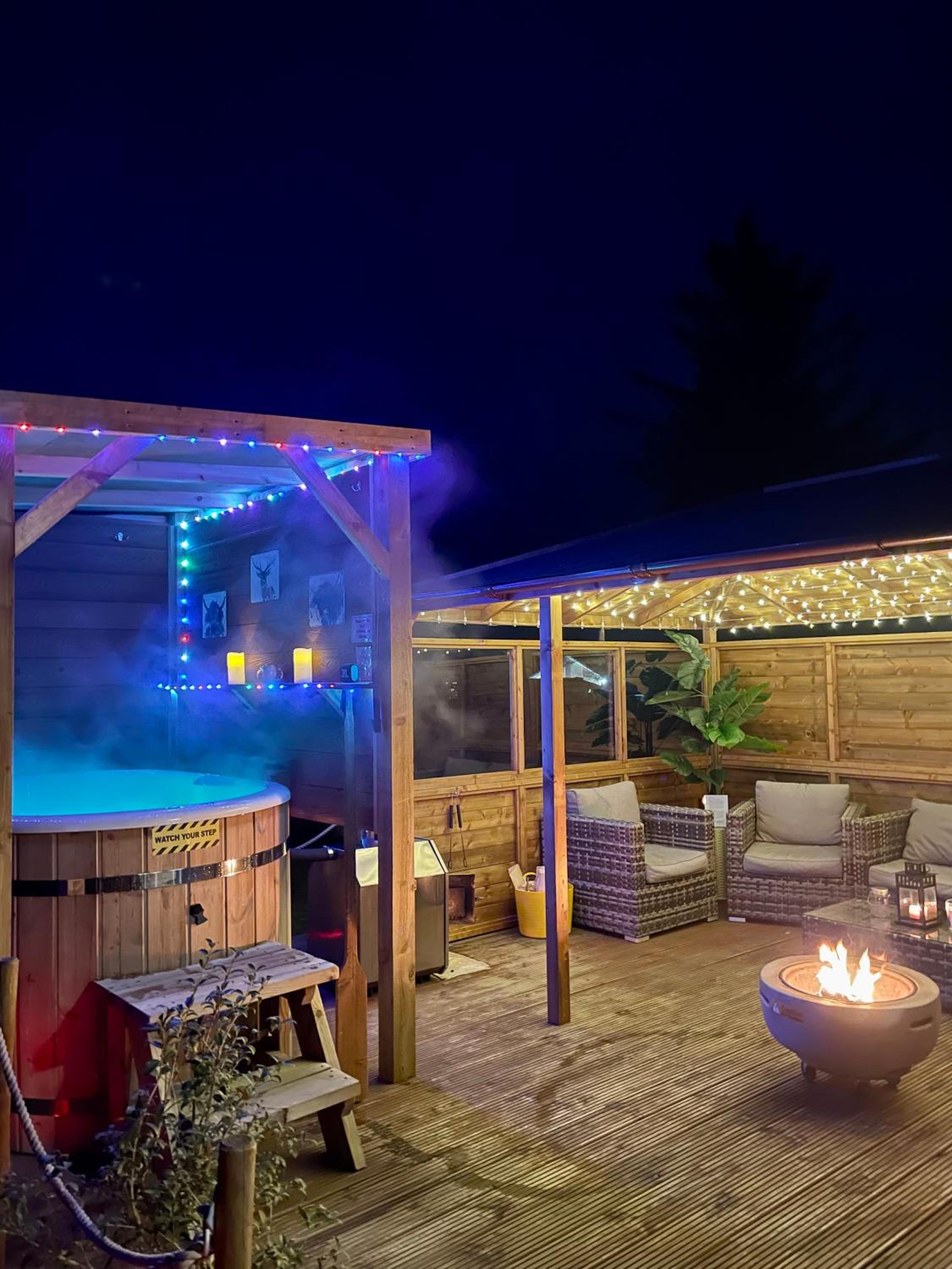 Hotel FINN VILLAGE - Loch Lomond Sunset Glamping Pod - Private Ofuro HOT TUB - Image 1