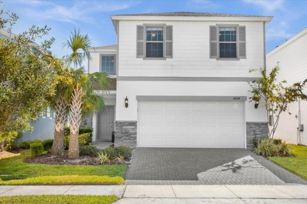 5 Bedrooms4 Bathrooms Windsor Westside 8924 Pw