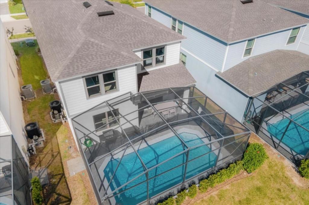 5 Bedrooms4 Bathrooms Windsor Westside 8924 Pw