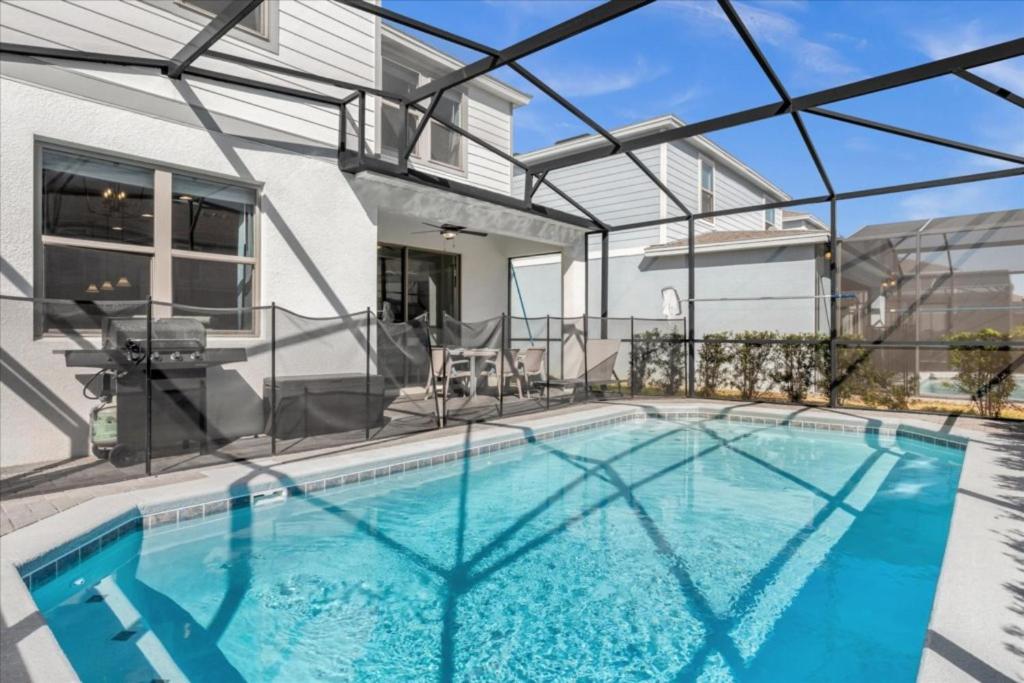 5 Bedrooms4 Bathrooms Windsor Westside 8924 Pw
