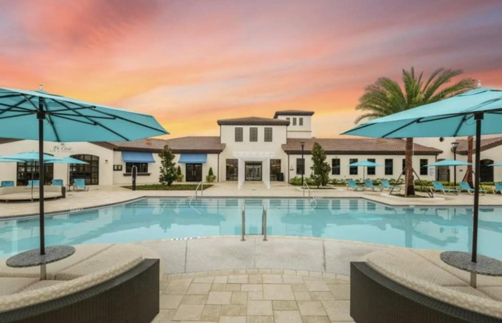 5 Bedrooms4 Bathrooms Windsor Westside 8924 Pw