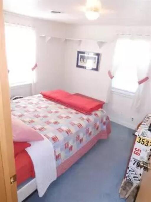 Hotel Cozy Cottage on Green Bay - Image 1