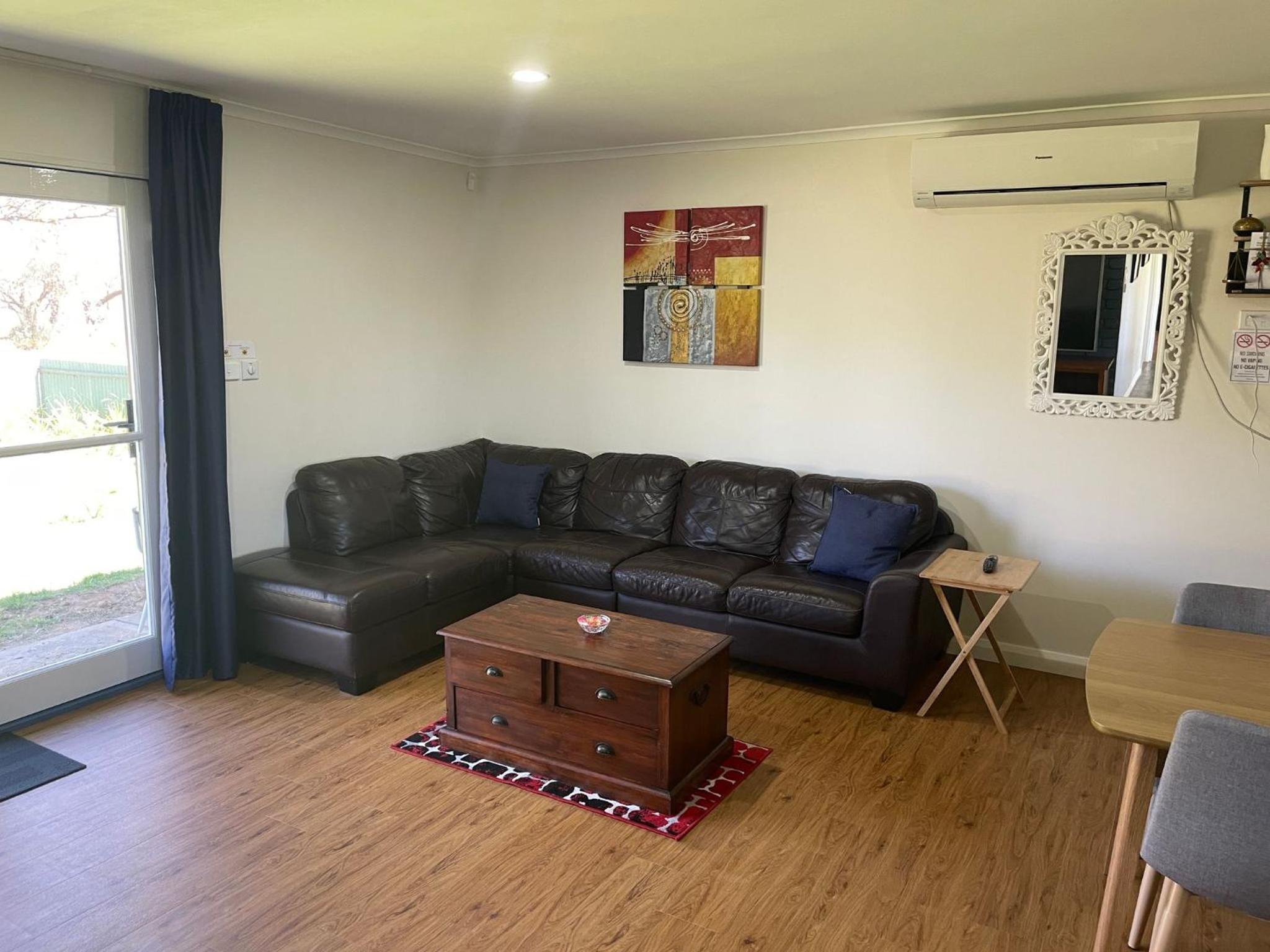 Jerilderie BNB-Pets-2BR House-86