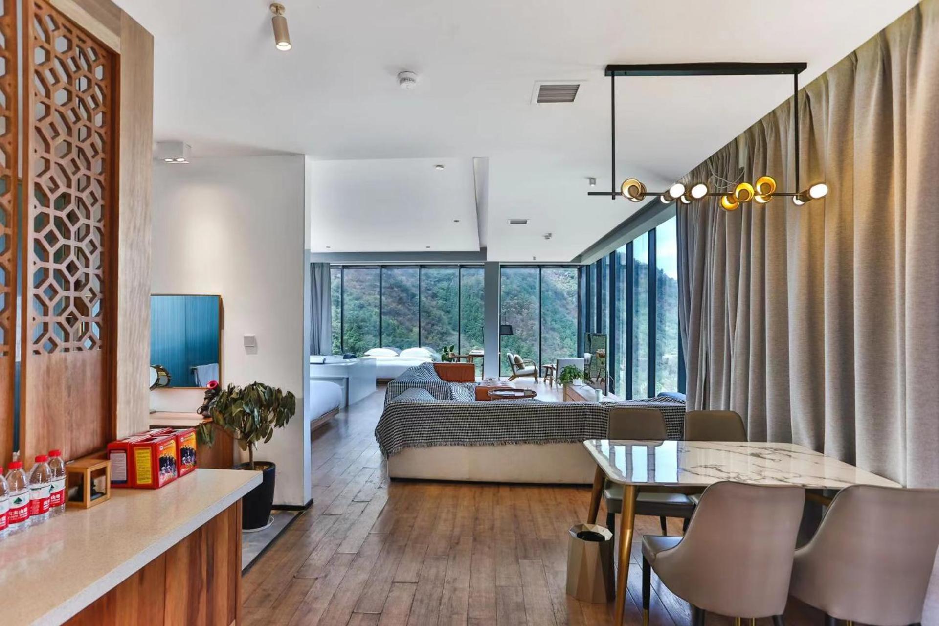 Zhangjiajie national park Purespace --2nights 1free pick-up&book tickets&5min to park