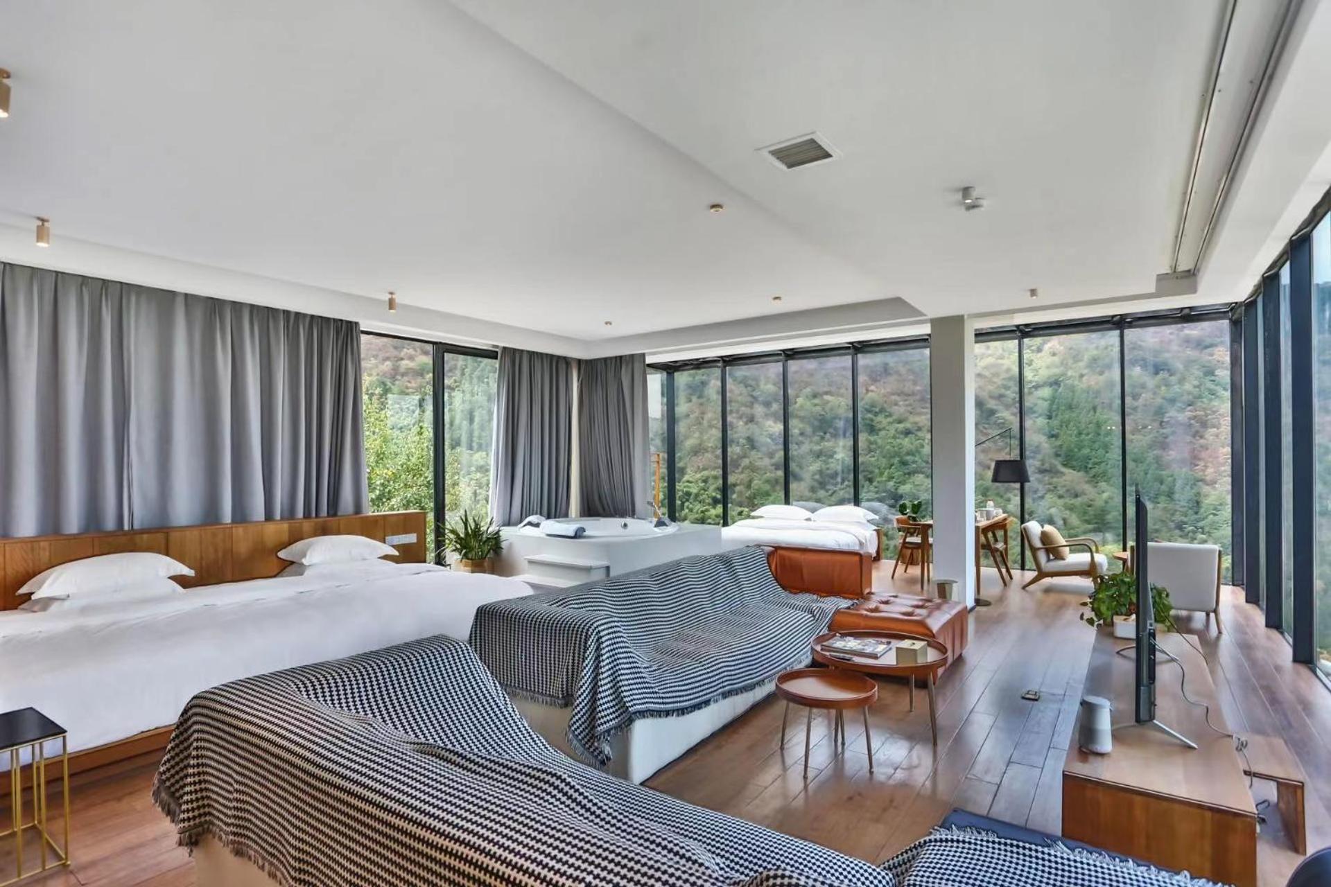 Zhangjiajie national park Purespace --2nights 1free pick-up&book tickets&5min to park