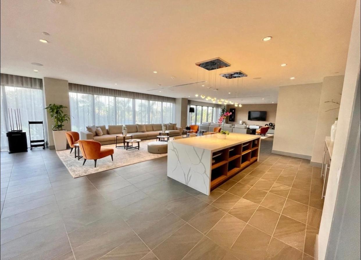 5350 Park inn Suite