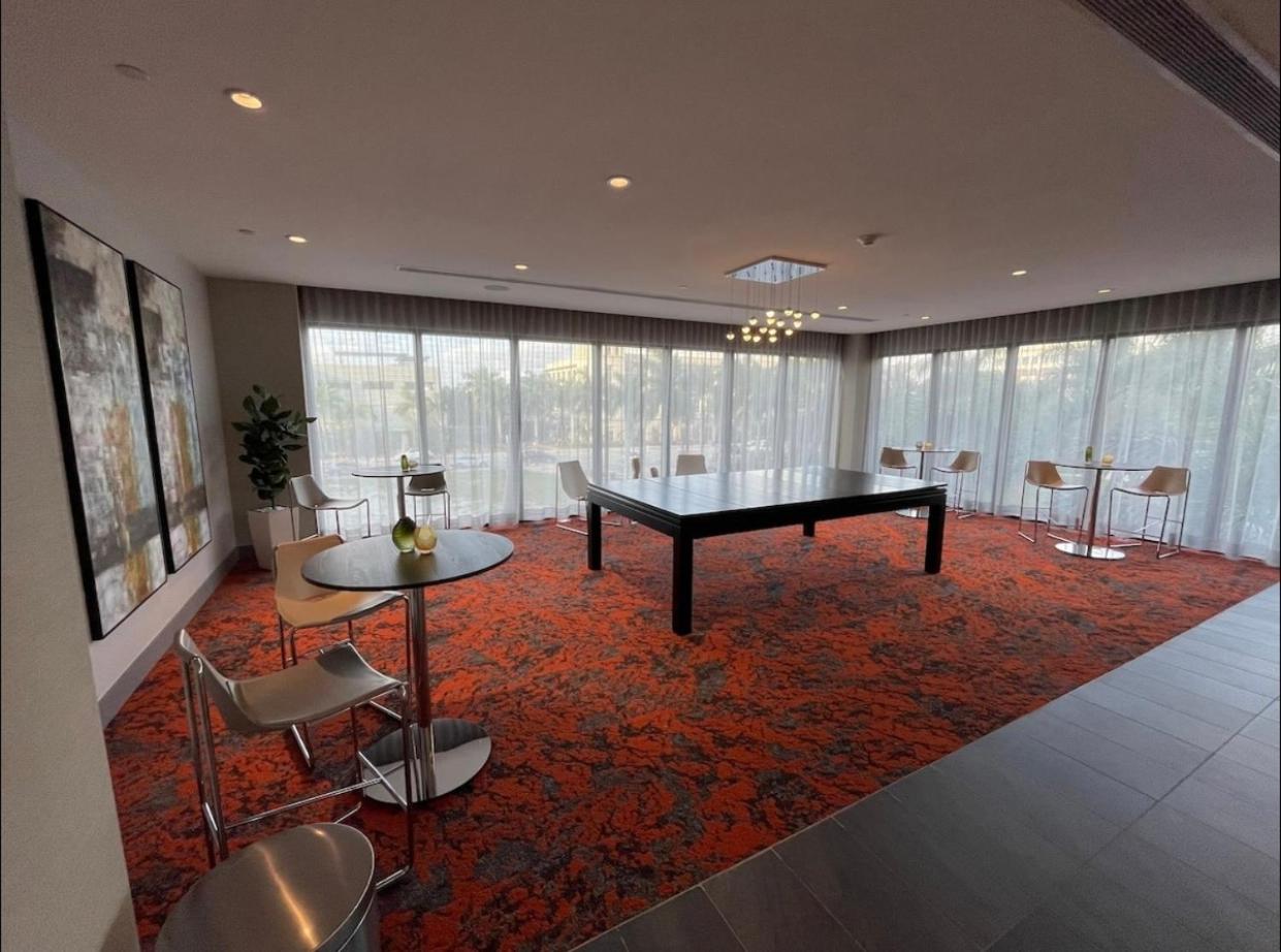 5350 Park inn Suite