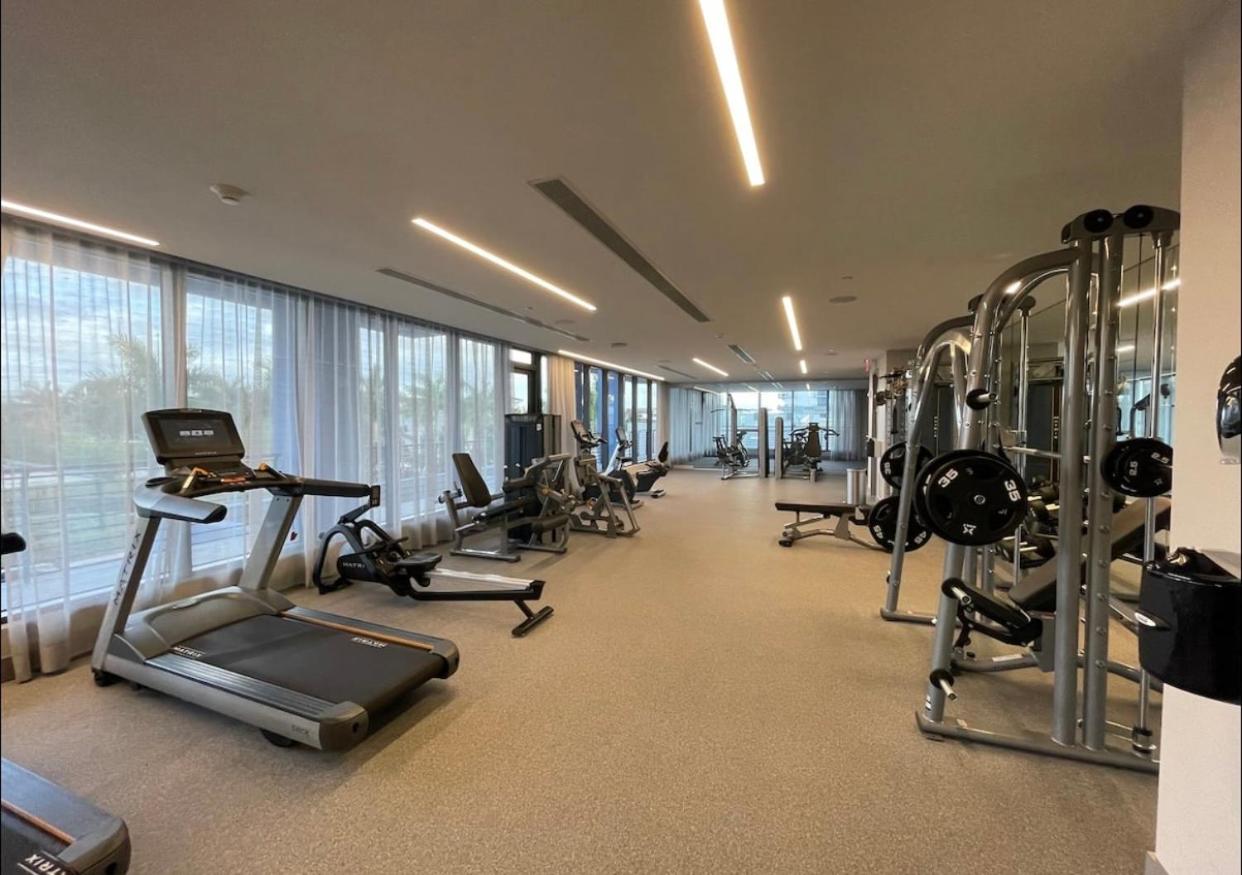 5350 Park inn Suite