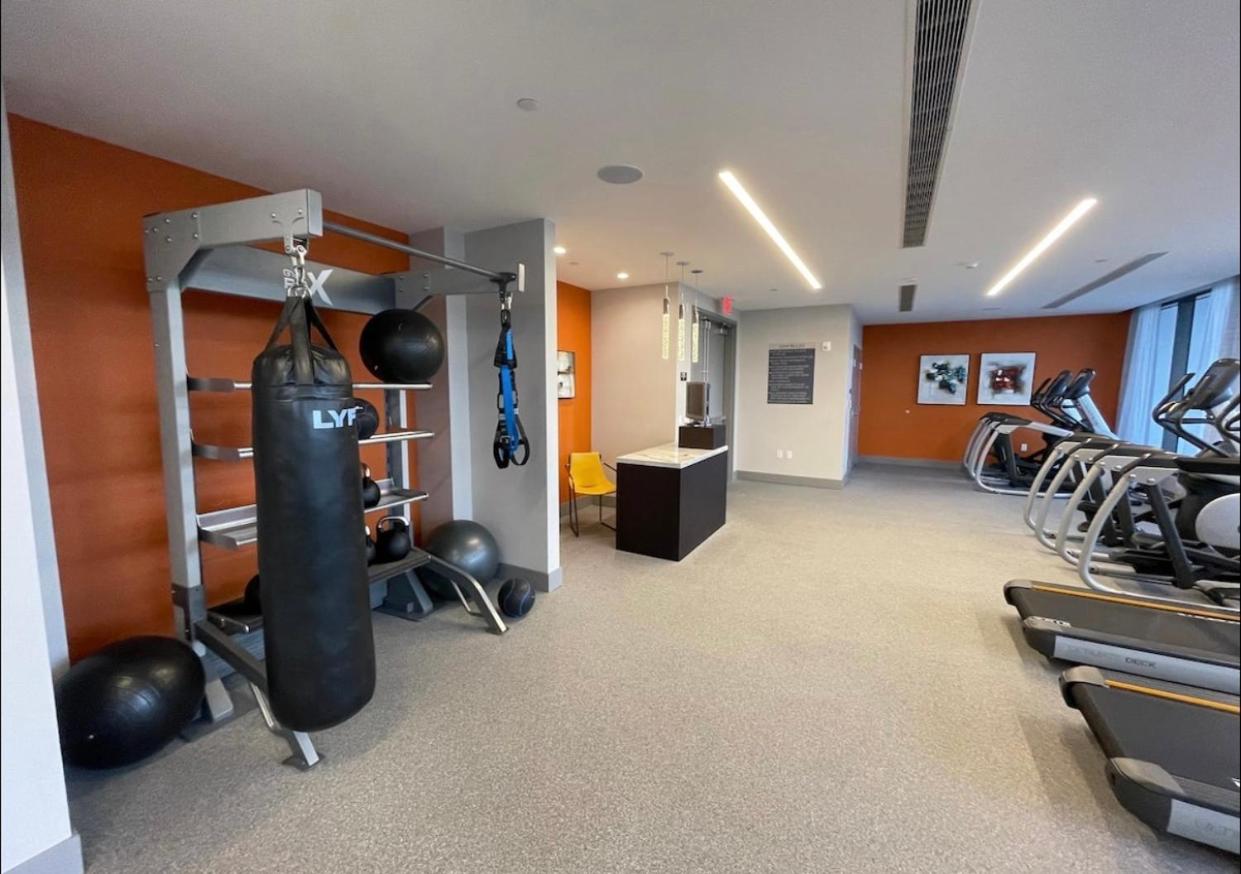 5350 Park inn Suite