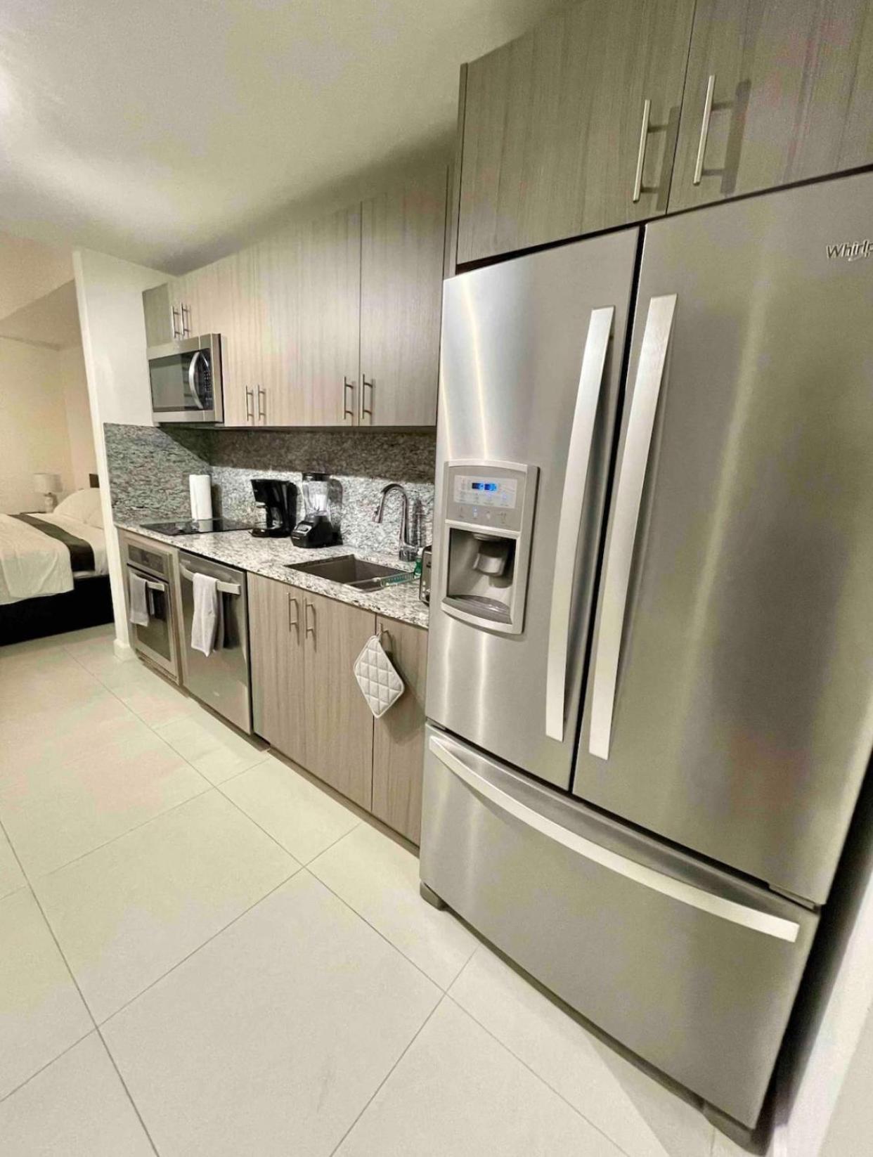 5350 Park inn Suite