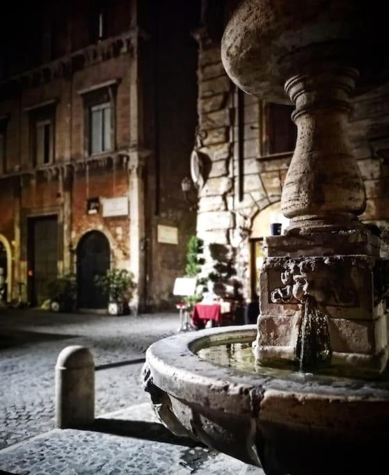 Apartment in a 1400s building in Via dei Coronari Piazza Navona