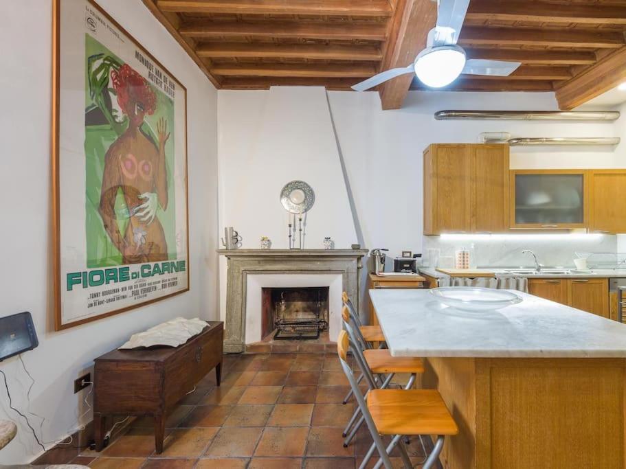 Apartment in a 1400s building in Via dei Coronari Piazza Navona