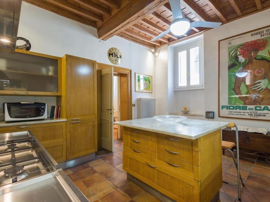 Apartment in a 1400s building in Via dei Coronari Piazza Navona