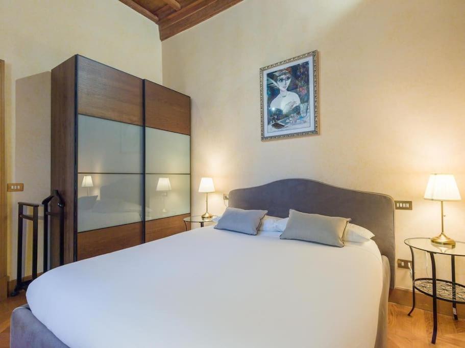 Apartment in a 1400s building in Via dei Coronari Piazza Navona