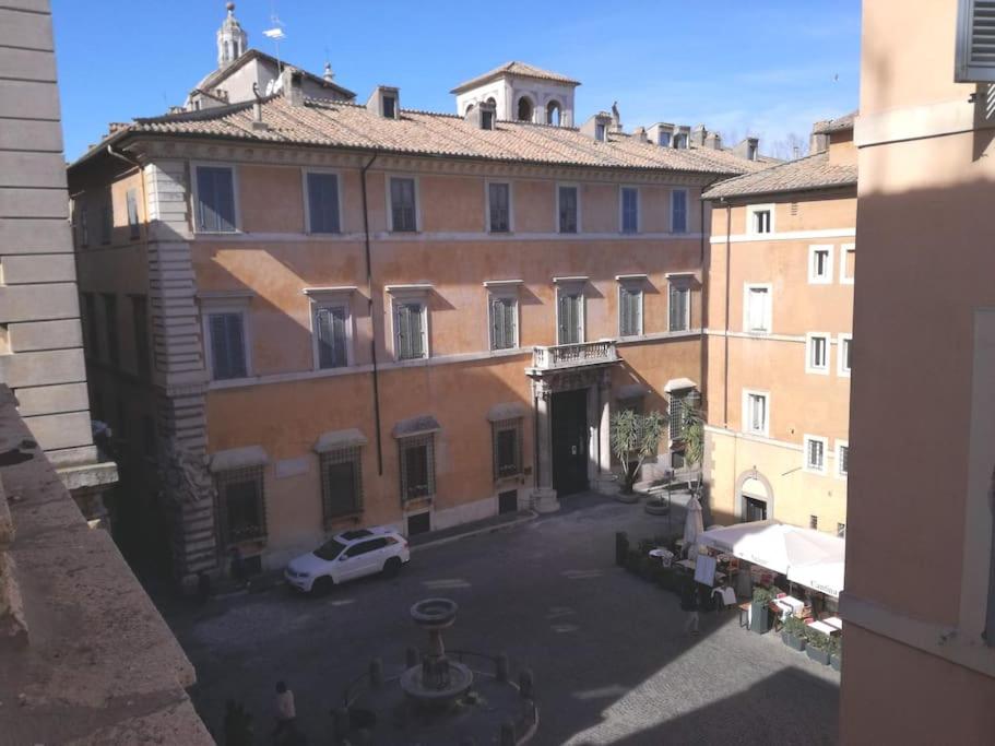 Apartment in a 1400s building in Via dei Coronari Piazza Navona