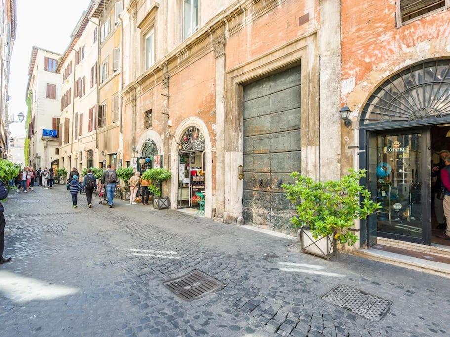 Apartment in a 1400s building in Via dei Coronari Piazza Navona