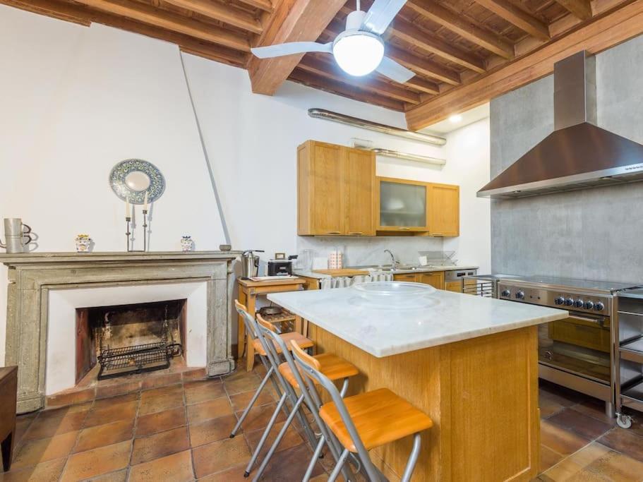 Apartment in a 1400s building in Via dei Coronari Piazza Navona